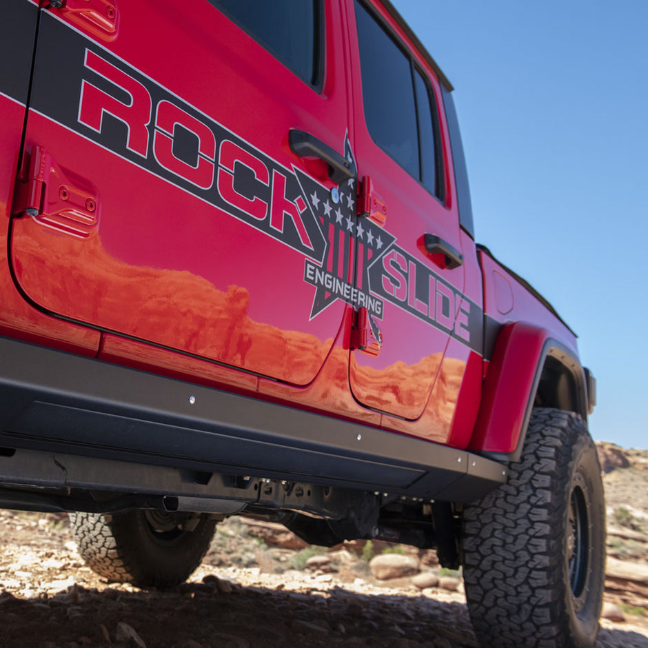 Rock Slide Engineering 300 Series Step Slider Skid Plate 3/16-Inch Steel 2020-2023 Jeep Gladiator JT