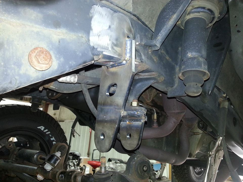Clayton Off Road Front Track Bar Drop Bracket for 1997-2006 Jeep Wrangler TJ and LJ Unlimited